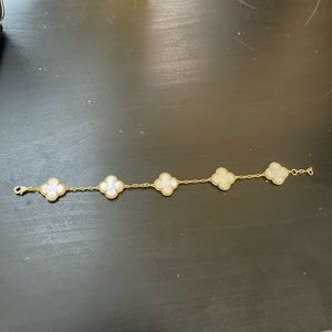 Clover Pearl Bracelet